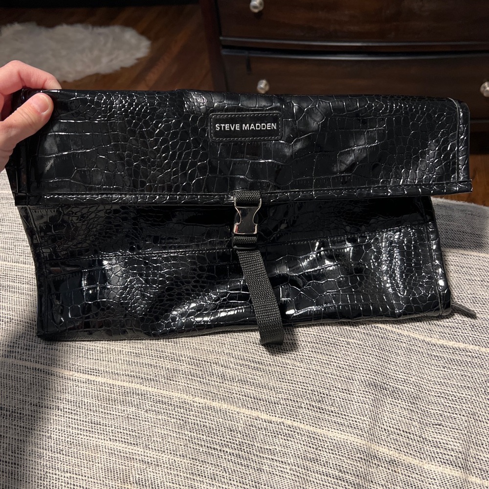 Beautiful Steve Madden cosmetic case roller accessory never used